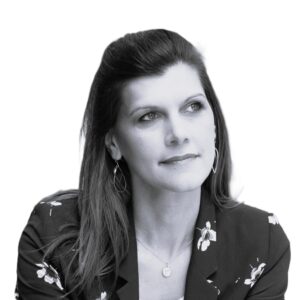 https://www.sfcosmeto.fr/app/uploads/2026/08/Julie-PERSON_NB-scaled-aspect-ratio-300-300.jpg